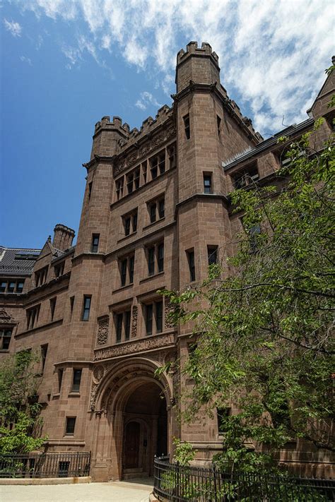 5 Must-Know Facts About Vanderbilt Hall Yale University