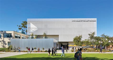 5 Must-Knows About Loyola Marymount University Hall