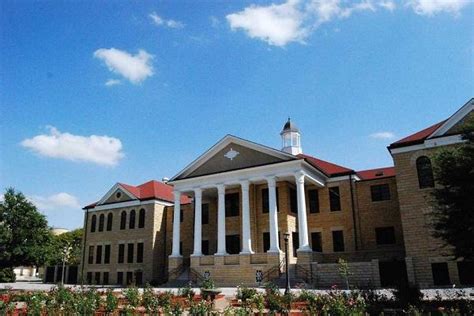 5 Popular Courses At Fort Hays State University