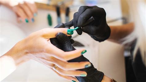 5 Tips For A University Nail Salon Experience