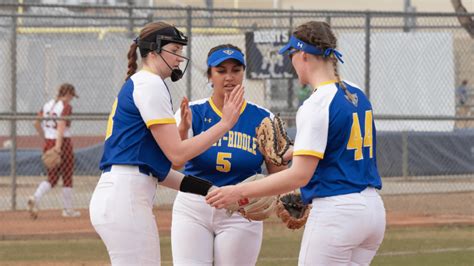 5 Ways Embry-Riddle Softball Dominates The Field