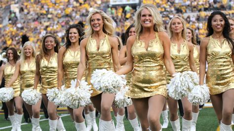 5 Ways Mizzou Cheerleaders Bring School Spirit