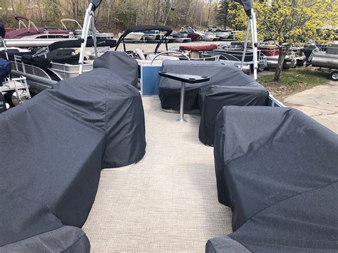 5 Ways To Protect Your Pontoon With Universal Seat Covers