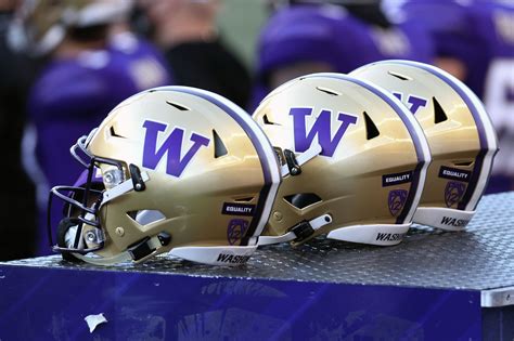 5 Ways To Rep Uw Pride With Huskies Helmet