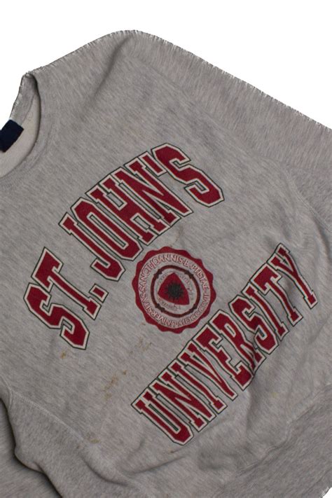 5 Ways To Rock A St Johns University Sweatshirt