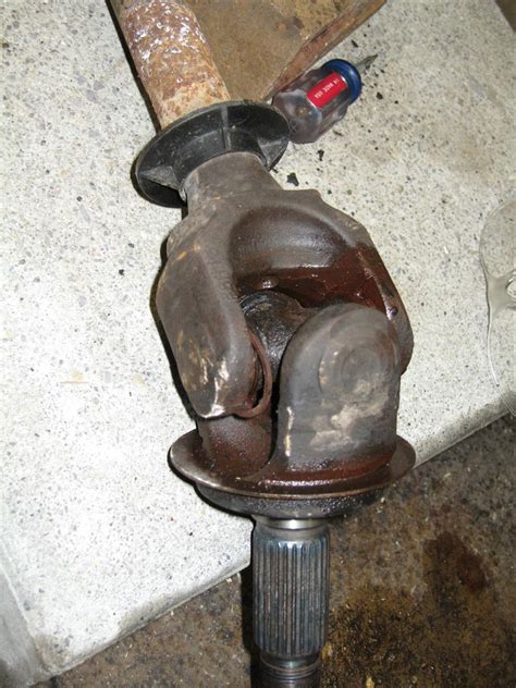 Drive Shaft Universal Joint: Causes Of Failure And Replacement