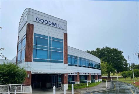 Goodwill University Parkway: Donate, Shop, Give Back Locally