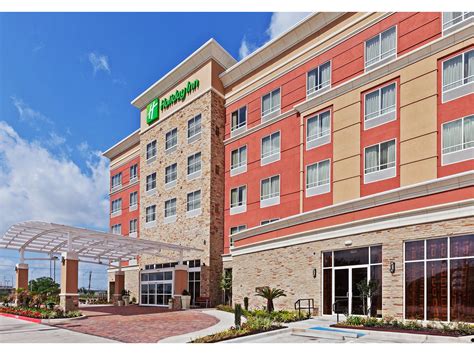 Hotels Near Houston Baptist University