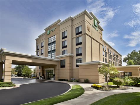 Hotels Near University Of Toledo: Top Picks For Visitors