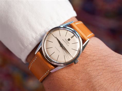 Universal Polerouter: A Timeless And Elegant Watch Design