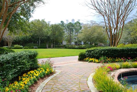 University Gardens Park: Natures Oasis On Campus