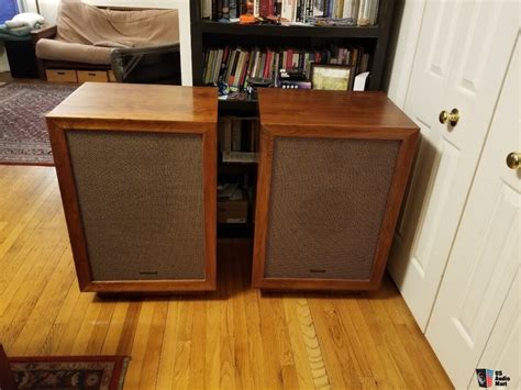 Vintage University Speakers: Timeless Sound For The Modern Era